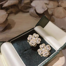 Load image into Gallery viewer, cLover Earrings