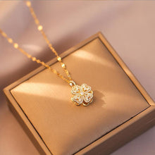Load image into Gallery viewer, cLover Necklace