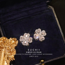 Load image into Gallery viewer, cLover Earrings