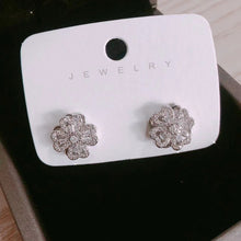 Load image into Gallery viewer, cLover Earrings